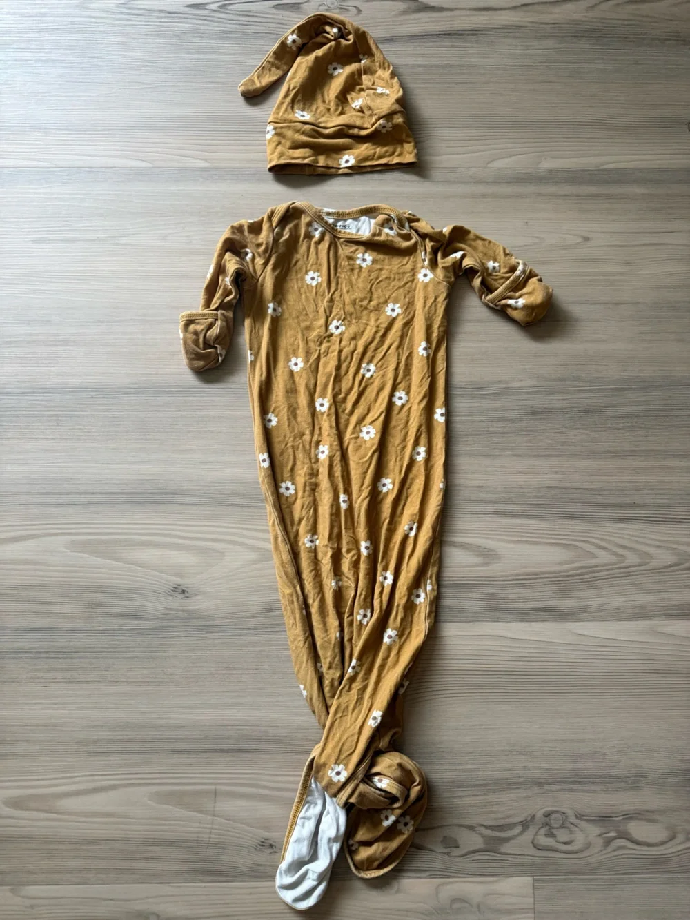 Mustard Daisy Knotted Gown & Hat - Newborn Sleep Set